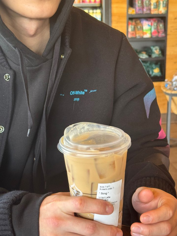 [#OX]

아바라가 좋아요

#OMEGA_X #오메가엑스
#한겸 #HANGYEOM