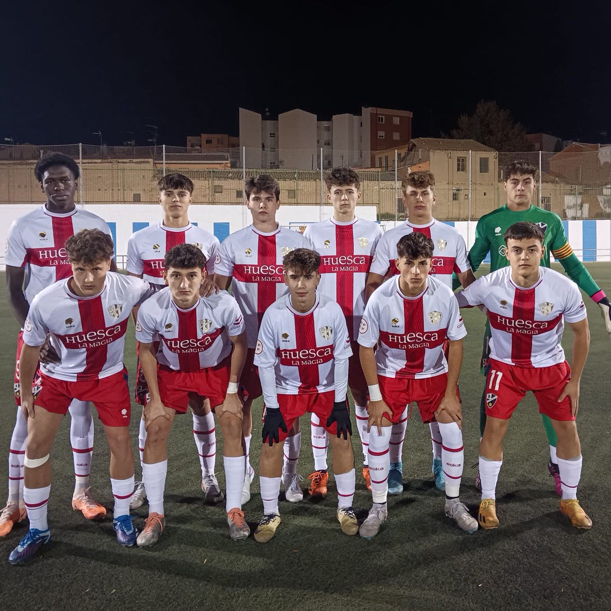 CanteraSDHuesca's tweet photo. 🔥 ¡Cinco victorias seguidas! 

Otro +3 y portería a cero. El equipo fue dominador pero la falta de acierto hizo que se tuviera que sufrir hasta lograr el gol en la recta final. ¡Enormes!

✅ #LigaNacional
At. Escalerillas 0️⃣-1️⃣ SDH Juvenil B
⚽️ Pablo Osán

#CanteraSDH 🔵🔴 https://t.co/rXqYwWoZPc