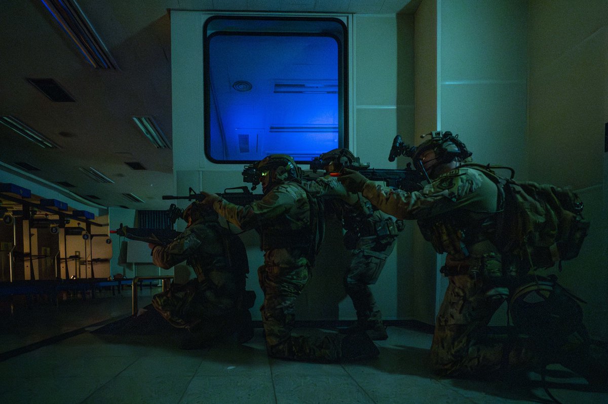 PACAF's tweet image. "Going Dark."

Airmen at @KunsanAirBase conducted an integrated night operation training with members of the 8th CES explosive ordnance disposal team; 8th OSS survival, evasion, resistance and escape team; and the 8th SFS personnel.

#PACAF2030 #ReadyAF