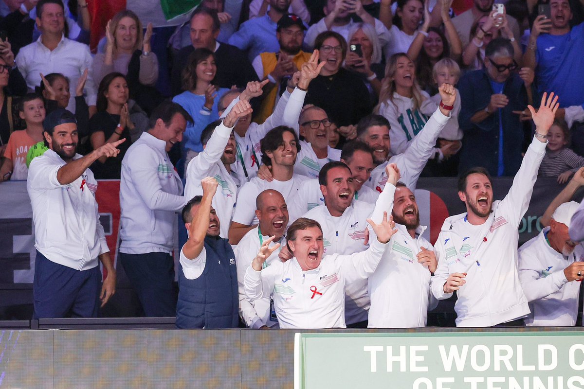 Una squadra con un grande sogno! Lottiamo insieme fino alla fine 🇮🇹 #italia