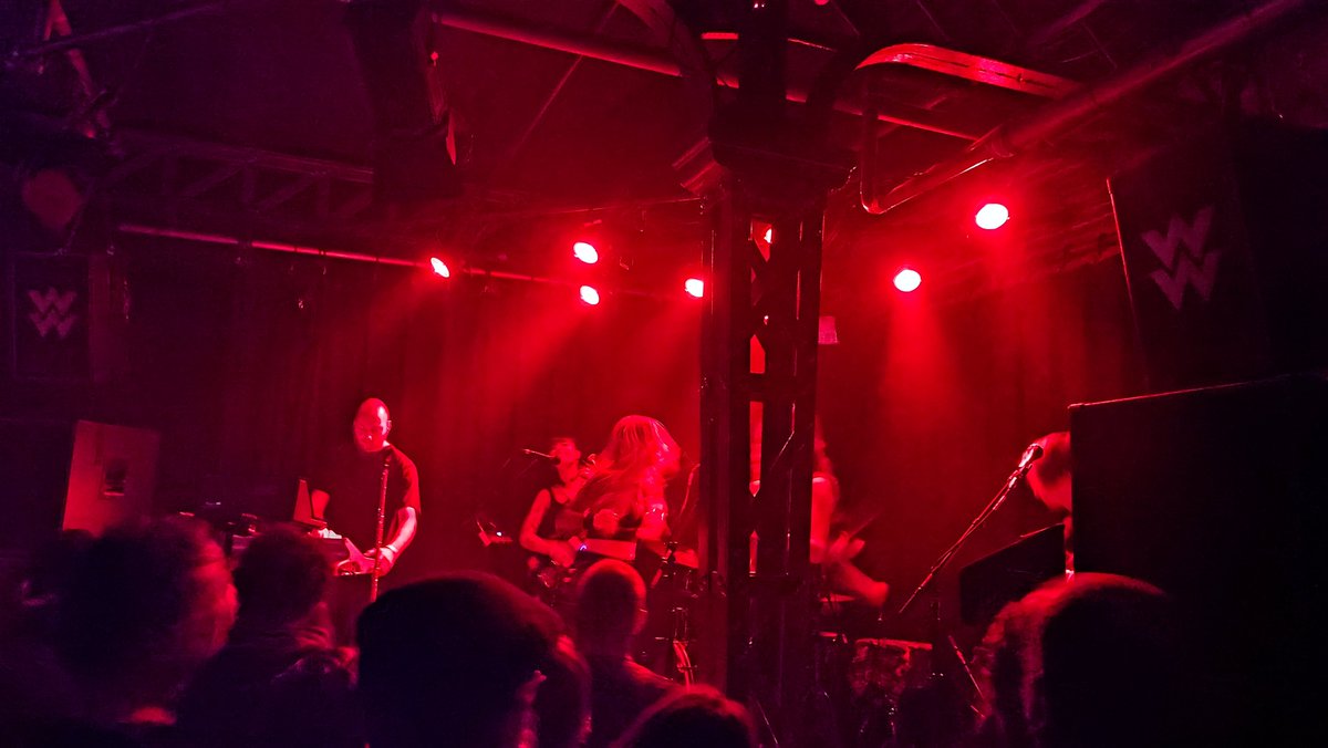 Zoveel fijne bands in dat mooie <a href="/WillemTwee_pop/">WillemTwee poppodium</a> in #denbosch!
#Fay en #lov3less staan vanavond te knallen in de kleine zaal ♥️♥️♥️ #W2 #willemtwee #pop #poppodium