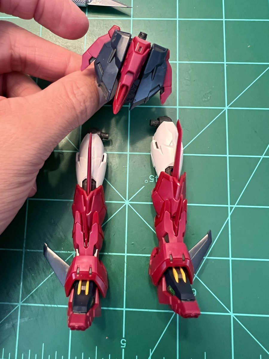 OldManPhy's tweet image. After all the Thanksgiving feasting I managed to not skip Leg Day. #Gunpla #RealGrade #GundamEpyon