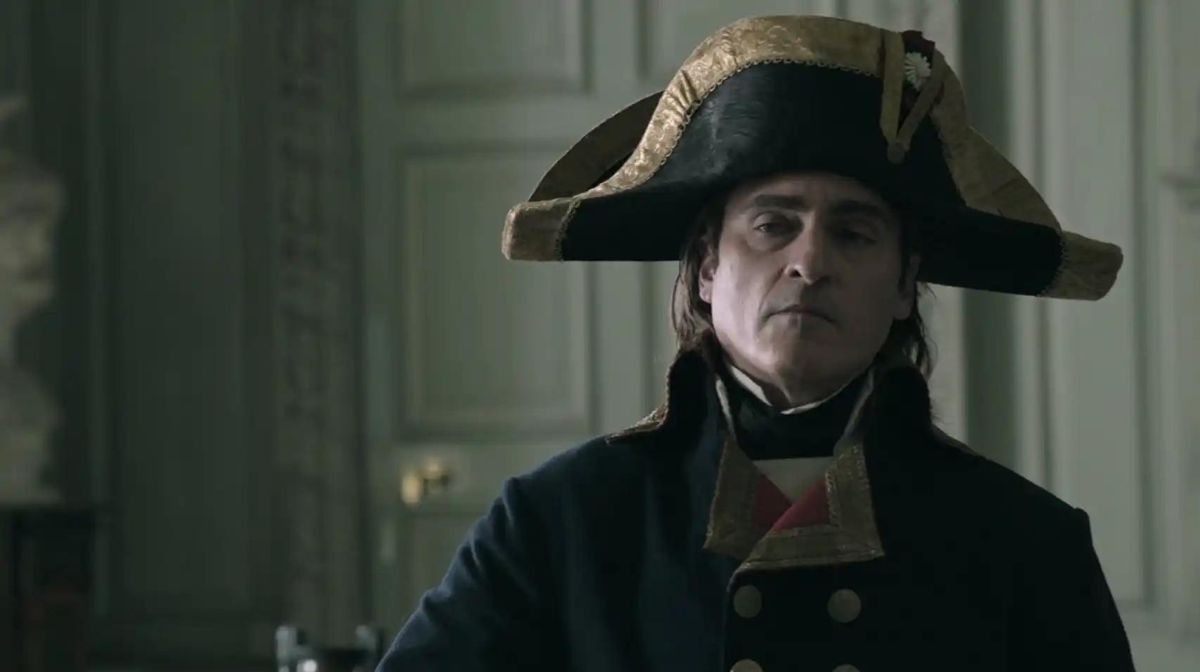 ¿Por qué "Napoleón" es una mala película? Voy a explicarlo en profundidad en el siguiente hilo. Desde la perspectiva de alguien que todas las semanas analiza cine, series y productos audiovisuales históricos. Lo principal = es un caramelo envenenado. Bonito envoltorio, mal sabor
