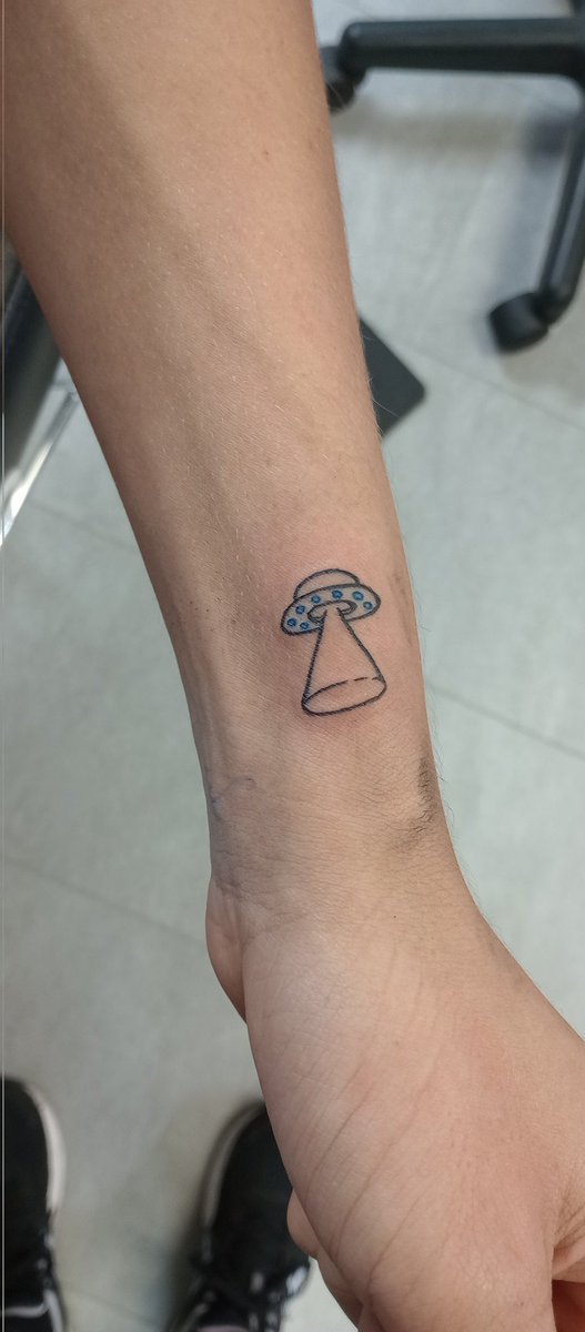 #tattoosdonthurt #tattoosindowntownkissimmee #thingstodoinkissimmee #nopainnogain #floridahiddengemtattoos #floridahiddengemtattoo #tattooshopneardisney #tattoosflorida #stcloudfl #davenport #poinciana #orlandofl #lakenona #tattooink #kissimmee #downtownkissimmee