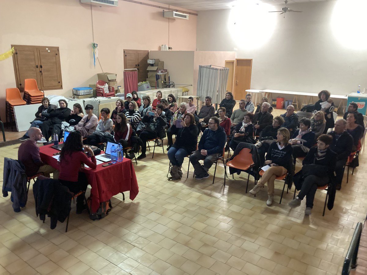 Acte #25N a Tarroja #Segarra unes 40 persones han assitit a la lectura del manifest i representació narrada del conte 'El fantasma de la bellesa'. Denunciem tota mena de violència masclista @ccsegarra @ajtarroja @icdones @SEGREcom @LaManyanacat