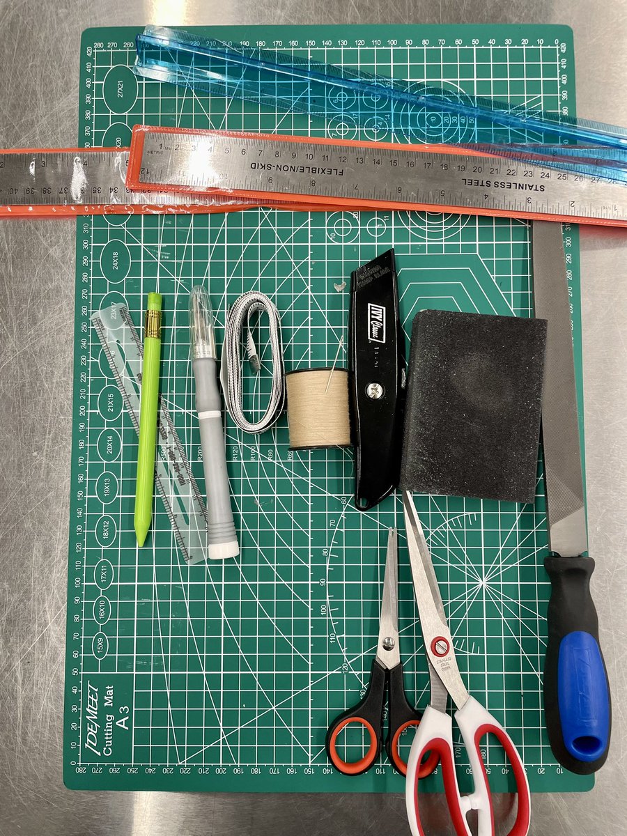 Some of my tools for today’s work. I really need to get a pack of curved needles soon.