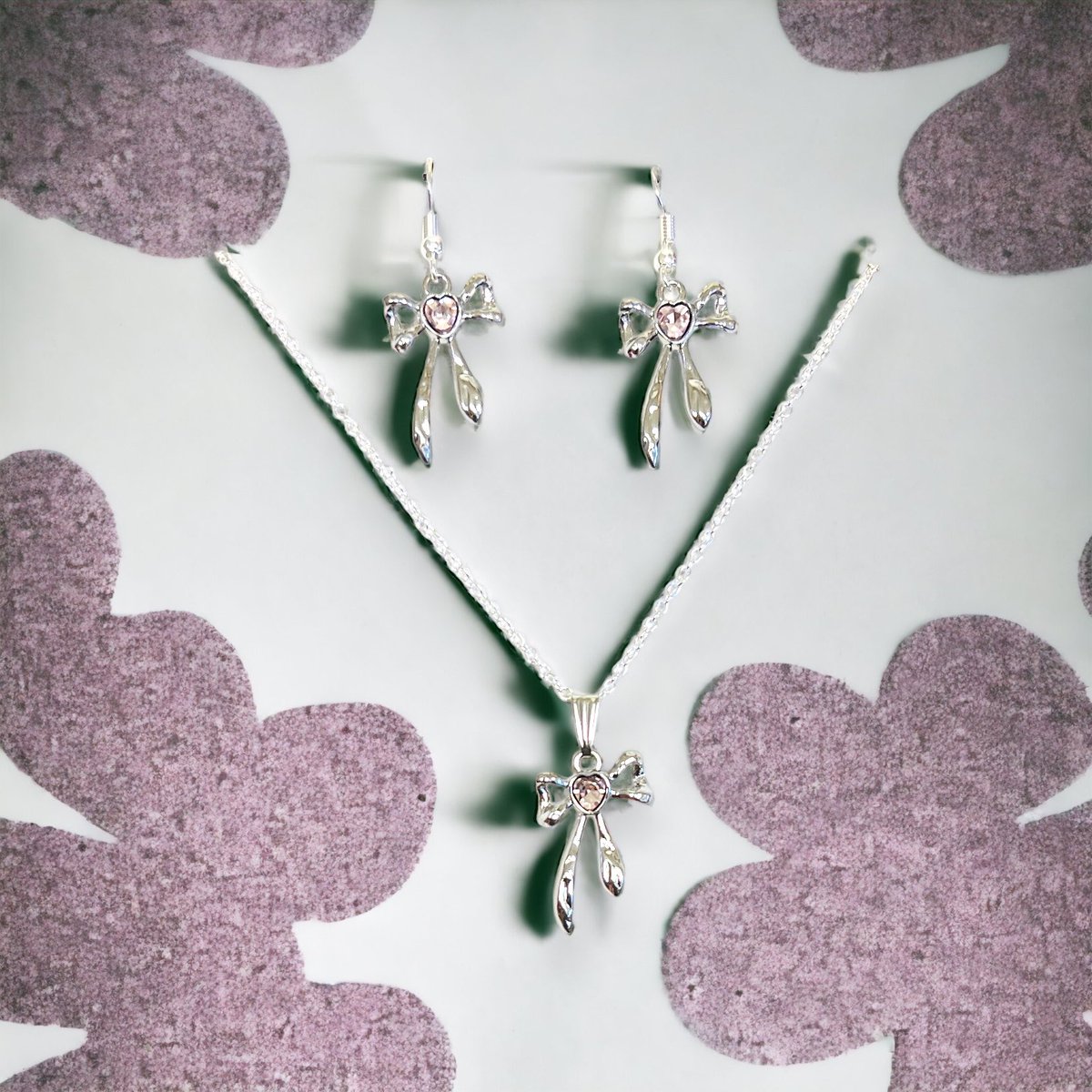 Shiny Silver Bow Pink Heart Rhinestone Necklace and Earrings Set

gemsandstitchery.etsy.com/listing/160533…

#EtsyStarSeller #handmadejewelry #smallbusinessbigdreams #earringsoftheday #jewelrydesigner #etsyseller #earringshandmade #jewelryoftheday #christmasjewellery