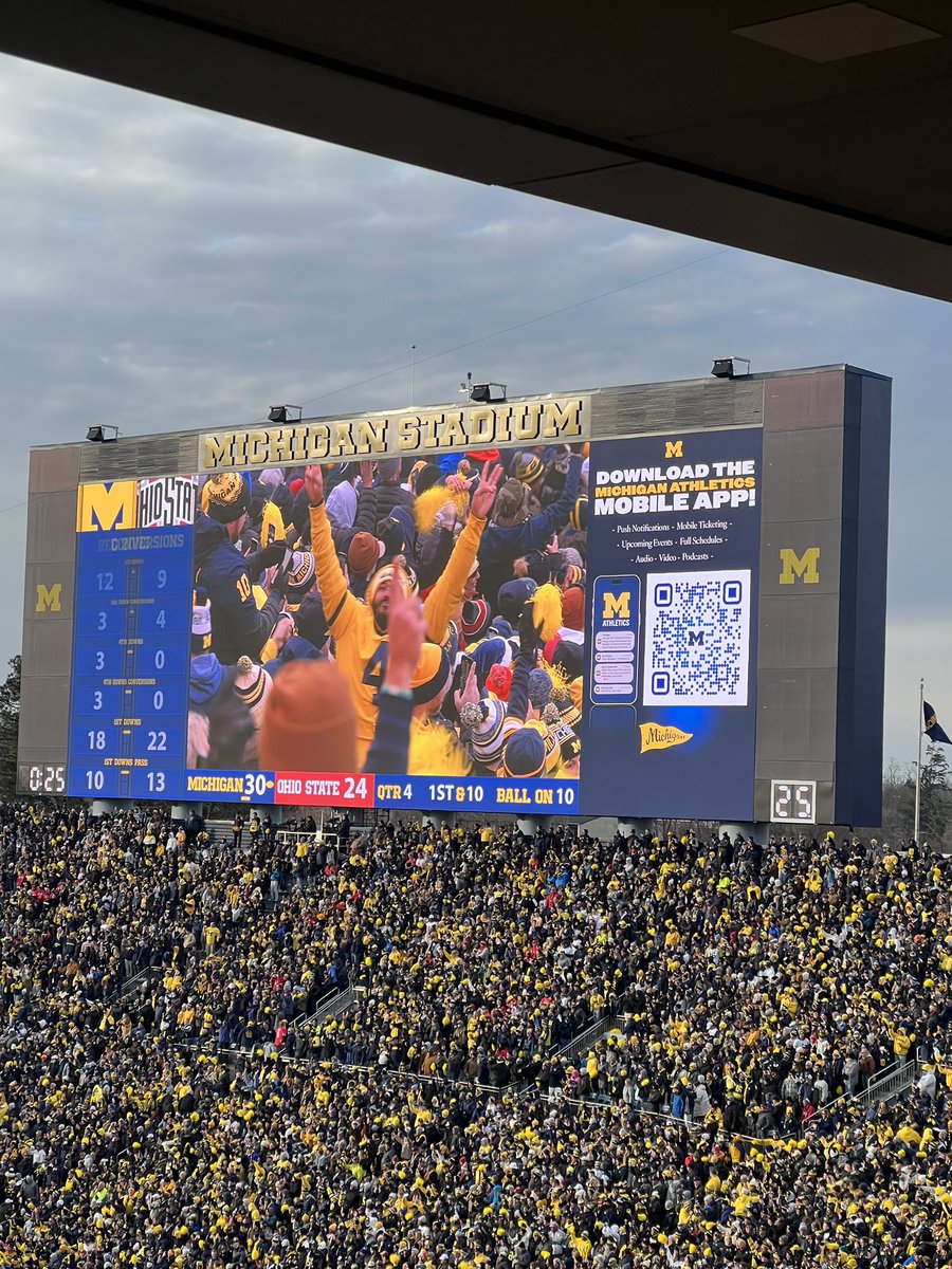 Section314's tweet photo. Too much fun!!!  #GoBlue #FreeHarbaugh https://t.co/BGWuKPW68A