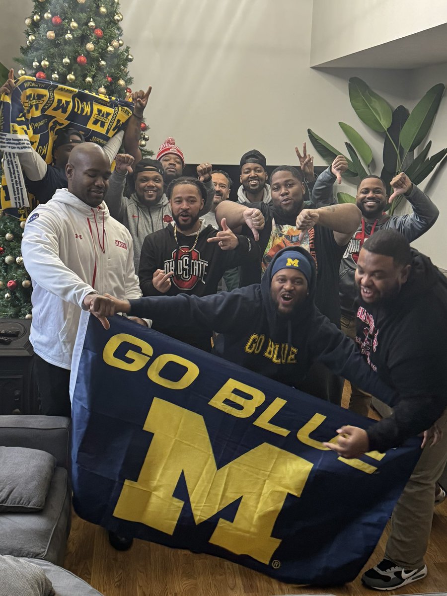 Super3xSaf's tweet photo. It’s A Very #Blue Saturday Wooo
#IfYourNotFirstYourLast Big 10 Champs
#GoBlue 😾🏈 https://t.co/uawmYzgOnd