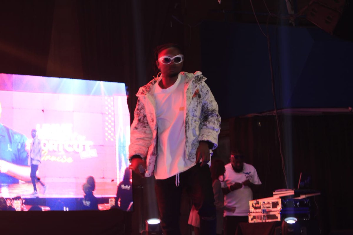 Stondorcrecs's tweet photo. @Kingble42275306 (Okbless) live at leave comedy for Shortcut 5.0
#TrendingNow #viral https://t.co/t2ARTj7Dm7