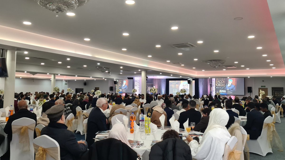 BeaconMosque's tweet photo. π A fully packed event for the 6th Beacon Mosque Awards 2023 in Greater Manchester. Over 500 Mosque leaders, imams, alimahs, volunteers and groups together from across the UK celebrating the excellent work being delivered by Mosques. #Mosques #MosqueAwards #BeaconMosque https://t.co/0fULqZ6Uat