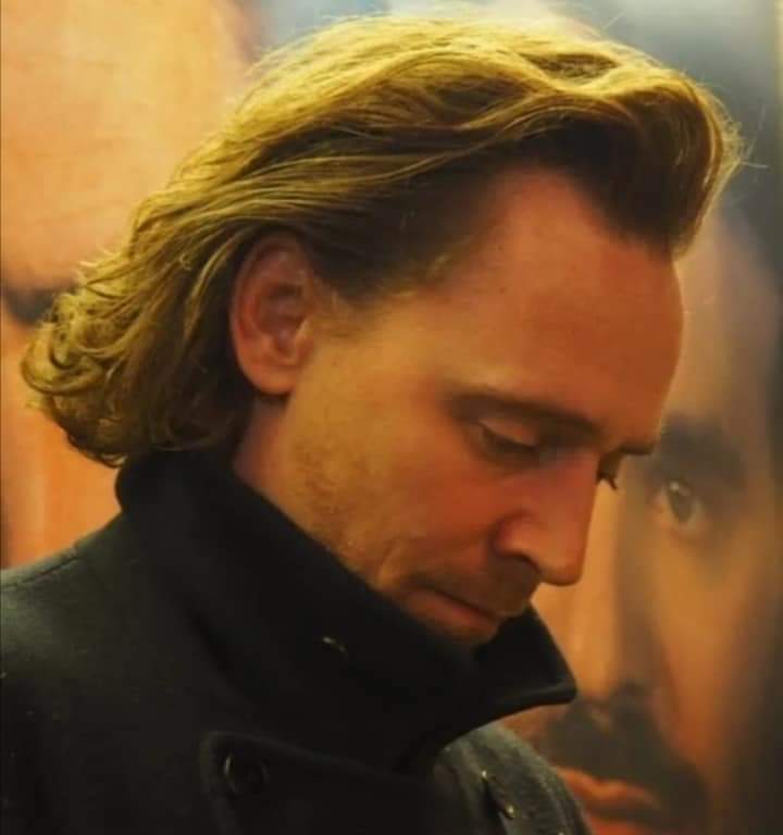 TomHidFansLATAM's tweet photo. #trowback
Tom conviviendo con fans después de la función de 'Betrayal', el 15 de noviembre de 2019.
❤️

#TomHiddleston #hiddleston #hiddles #hiddlesarmy #hiddlesfans #hiddlestoners #twhiddleston #hiddlesbeauty #proudoftomhiddleston #hiddlessmile #loveyoutomhiddleston https://t.co/3KTiD9RcLb
