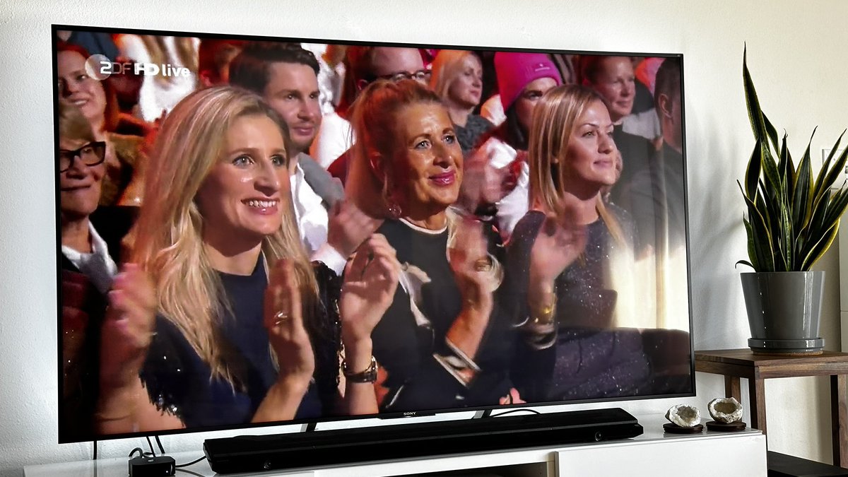 Wenn #GNTM ein „Kinderzirkus“ wäre (O-Ton Gottschalk <a href="/herbstblond/">Thomas Gottschalk</a>), dann ist #Wettendass spätestens in der letzten Sendung zu einer unwitzigen Schlaftablette, bzw. Seniorenveranstaltung avanciert. - Bei <a href="/heidiklum/">Heidi Klum</a> ist wenigstens noch Leben!!

#deutschland #thomasgottschalk <a href="/ZDF/">ZDF</a>