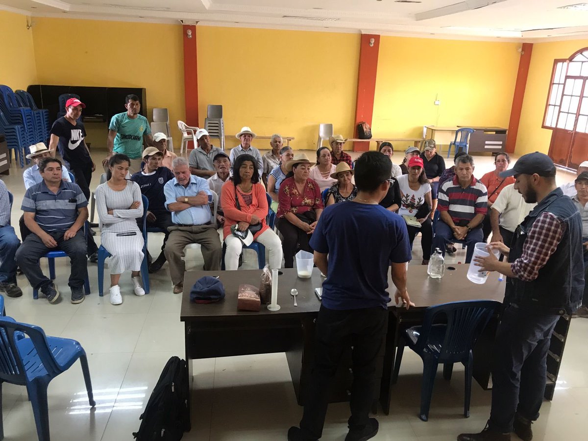 utpl's tweet photo. #AulaDelCaféyCacao ☕🌱

Felicitamos a nuestros estudiantes de la carrera de #AlimentosUTPL por su valiosa intervención en la capacitación a caficultores del cantón #Quilanga.

Conoce más sobre los proyectos de esta carrera en: https://t.co/wyrWIvViu2 https://t.co/hO6rp4lzXj