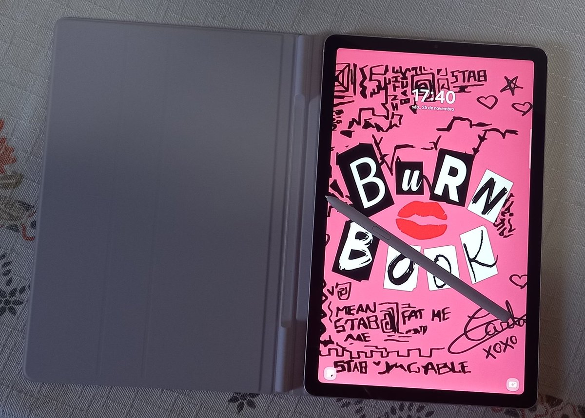 carlafrtoficial's tweet image. Chegou meu #tabletsansungs6lite presente da minha mãe! 
@magalu #Magali ❤️ 
"Agora o #burnbook não é mais um caderno é um tablet rosa maravilhoso"