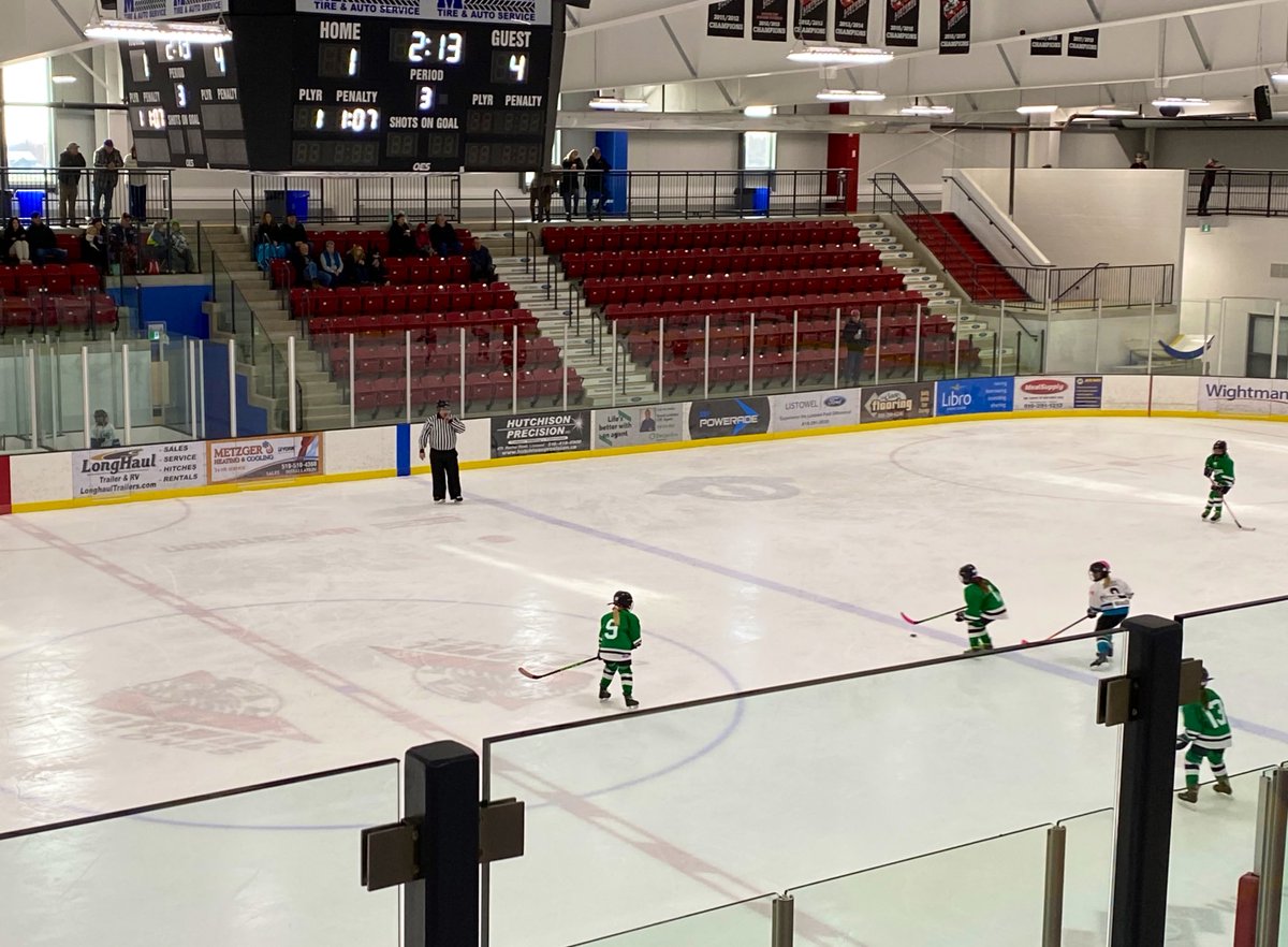 MdMcLean1's tweet image. Listowel has 1 of the nicest arenas we get to play in!.. #9 is my U11 86ers defenseGirl ready to defend our lead! #RinkRat