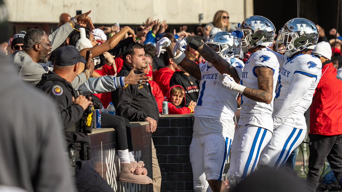ericcrawford's tweet photo. Ray Davis on throwing the “L’s down” at Jack Harlow: “If you ask Kaiya Sheron and Deuce Hogan, I said if I get in the end zone I’m going to throw the L’s down in that guy’s face. . . . He wasn’t anywhere around. . . . It’s always nice when the stars are around to ruin their afternoon. I just guess he’s just got to go home and start recording now.”