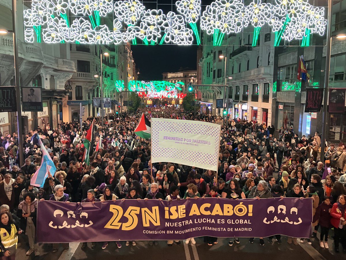 Estamos con vosotras 💜💜💜✊️
@IreneMontero
@ionebelarra @VickyRosell
@Pam_Angela_
@LilithVerstryng

#SeAcabó 
#25Nov 
#25noviembre