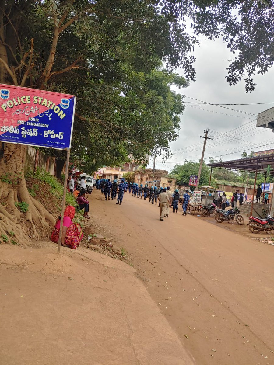 KohirPs's tweet photo. RAPID ACTION FORCE CONDUCTED FLAG MARCH AT KOHIR VILLAGE TO GIVE SECURITY ASSURANCE TO PEOPLE https://t.co/Ng5ohIWhYk