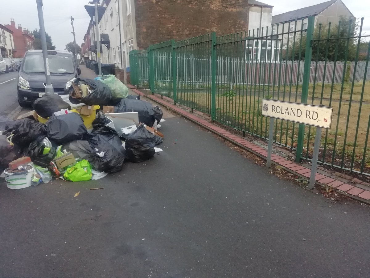 Involved in the professionals walkabout in Lozells with The Parents &amp; carers groups. So disappointing to see <a href="/Birminghamcwg22/">BIRMINGHAM 2022 | #CommonwealthGames2022</a> is over &amp; so was keeping ours streets clean for the visitors now they're gone <a href="/BhamCityCouncil/">Birmingham City Council</a> I had to check if they were striking. Just outside a park🤷🏽‍♀️
