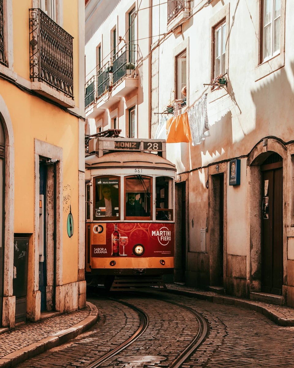 BebuCesco's tweet photo. Alfama, Lisboa ~ © Rui Batista https://t.co/Q7PyfKTNhx