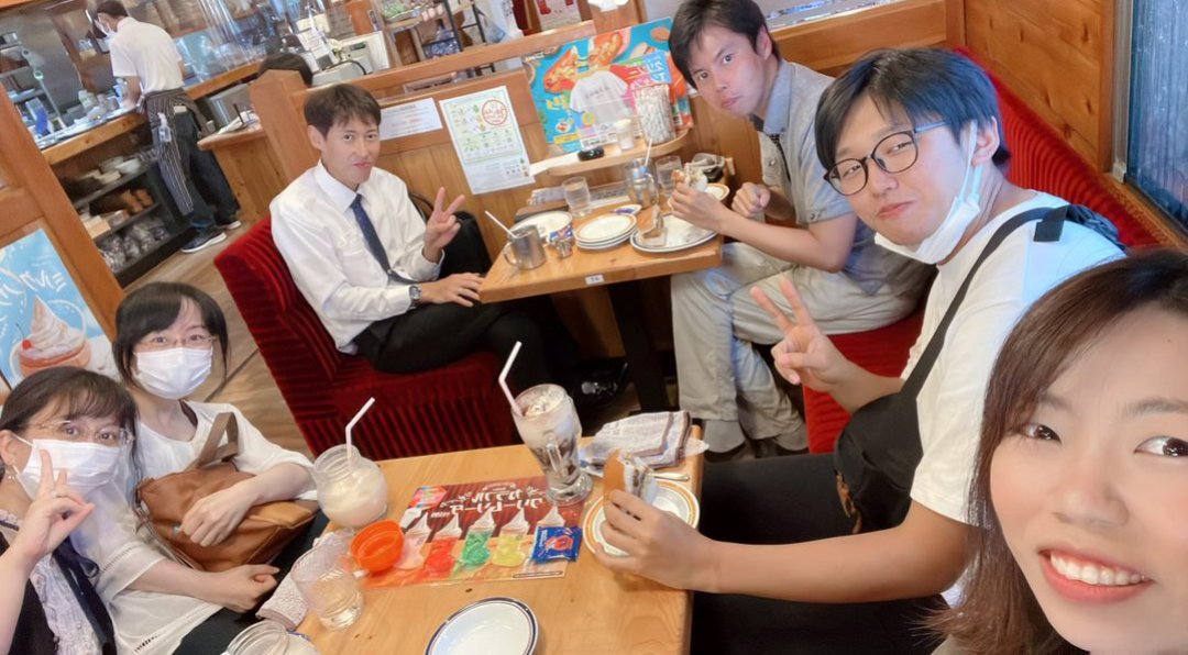 fujinamikai's tweet photo. 先日のコメダ会議の集合写真です！
先生方からも若い役員だねと言われることが多いです。同窓生は1万人以上ですが、確かに同窓会40周年はこの地方の他校に比べると若いのかも？しれませんね。早く広い世代と交流出来るようになりますように…！ https://t.co/Pj8CxZiDSl
