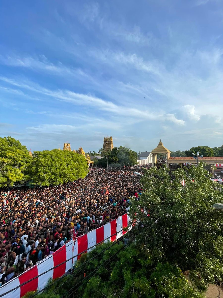 The chariot festival at the Nallur Kandasamy Kovil in Jaffna underway
#lka #SriLanka #Nallur #Jaffna #chariotfestival

📸 Social Media