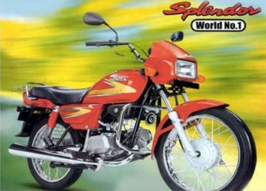lemiride's tweet photo. Here's #ThursdayThrowback to 1994, when India got the Hero Honda Splendor! 🤩

#bike #bikelife #herohonda https://t.co/1Zefh0TbYd