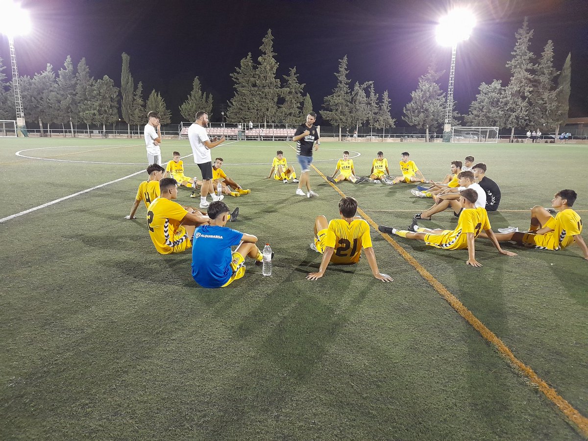 BeniajanUCAMCF's tweet photo. Gran trabajo y meritorio partido de nuestro Liga Nacional anoche ante un gran rival aspirante al ascenso a #TerceraRFEF el @MCasillasPrefer 

Partido muy físico y serio por parte de los amarillos.

0-1 ganó el equipo sénior en el 90'.

#TodoAlAmarillo
💛⚽️💛⚽️💛⚽️ https://t.co/Vr2JMouBXI