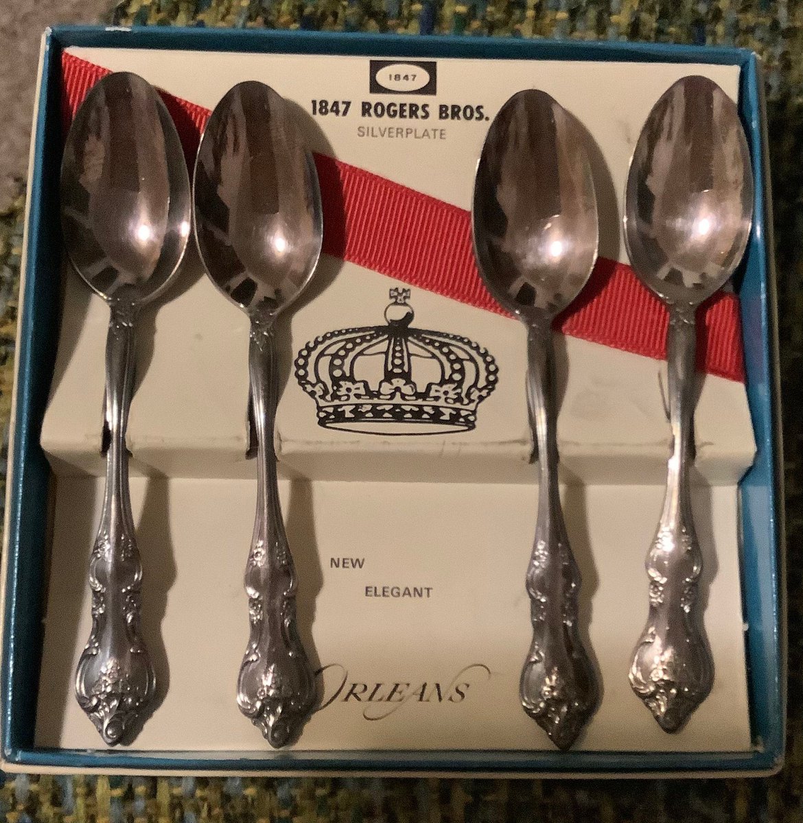 lesleyspence11's tweet photo. Excited to share this item from my #etsy shop: Vintage 1960 Rogers Bros. Silver plated spoon in original box #rogersbrosspoons #inoriginalbox #setof4 #silverplatedspoons #orleanspattern #vintage1964spoons
Our shop https://t.co/Exrsn1zj0r https://t.co/KopIVWyzoV https://t.co/anaPrGGoVL