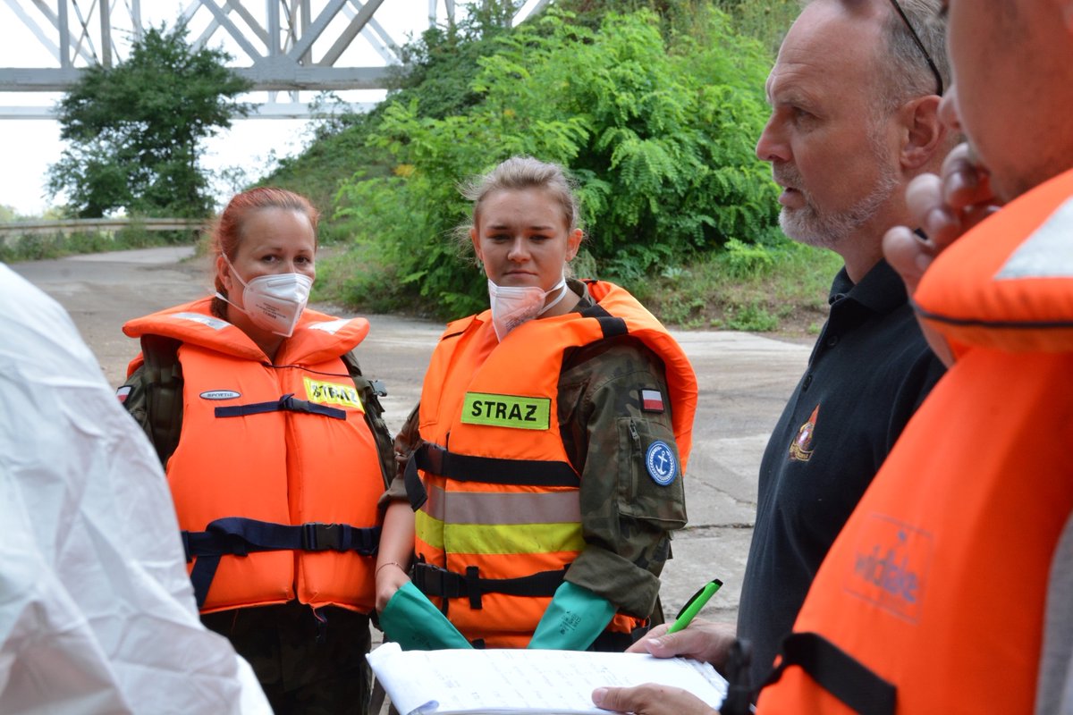 12Dywizja's tweet image. 1️⃣2️⃣DYWIZJA DZIAŁA NA ODRZE 
Sytuacja na Odrze nadal jest nadzwyczajna, dlatego do działania wkroczyła również 12 Dywizja, aby wspierać pozostałe służby. 
#Dwunastka #12SDZ #7BOW #12BZ #8brem #12bdow 

@DGeneralneRSZ @SztabGenWP  @MON_GOV_PL @Polska_Zbrojna