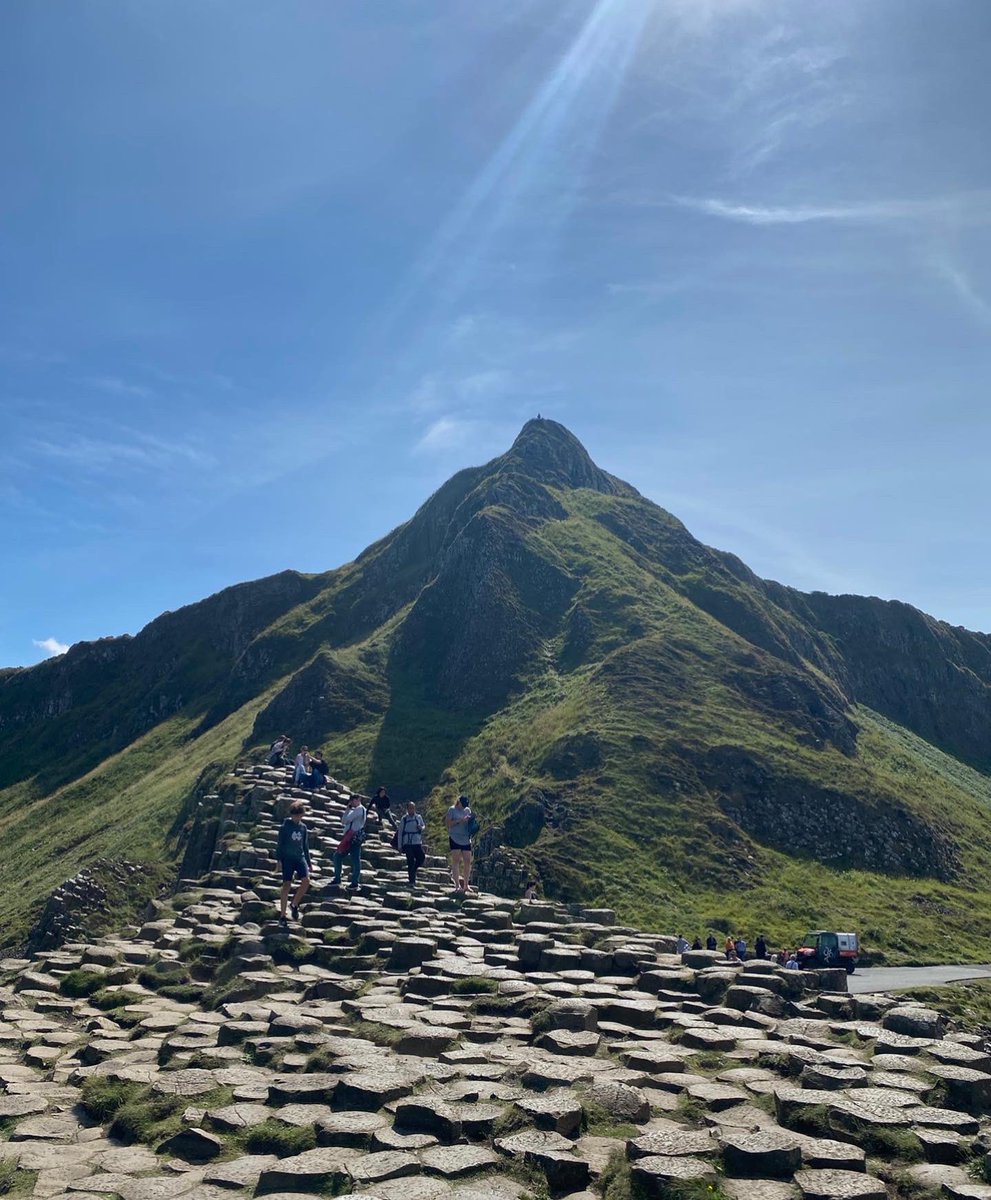 We had a beautiful day at The Giant’s Causeway in summer 
#watercolourpainting #aquarelle #acuarela #watercolours    #belfastartist #countyantrim #northcoast #thegiantscauseway #visitcausewaycoastsandglens #discoverni #portrush  #inthefootstepsofgiants