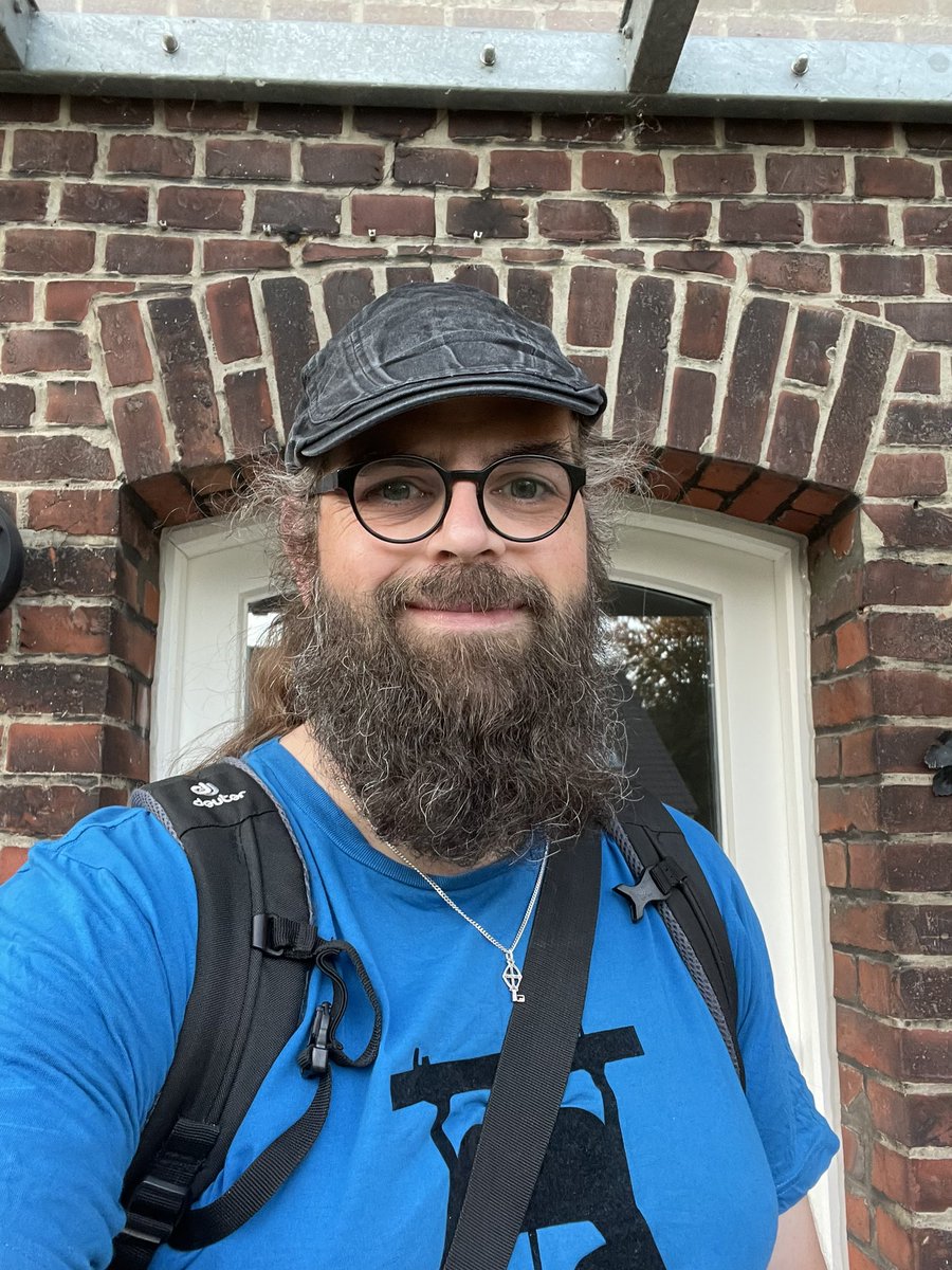 Wen sehe ich denn wohl heute auf der #Gamescom ? Ich bin ganz gespannt auf die Begegnungen. Wenn ich Euch nicht sehe oder erkenne, zupft mal am Ärmel und sprecht mich an! #kirchendudeontour