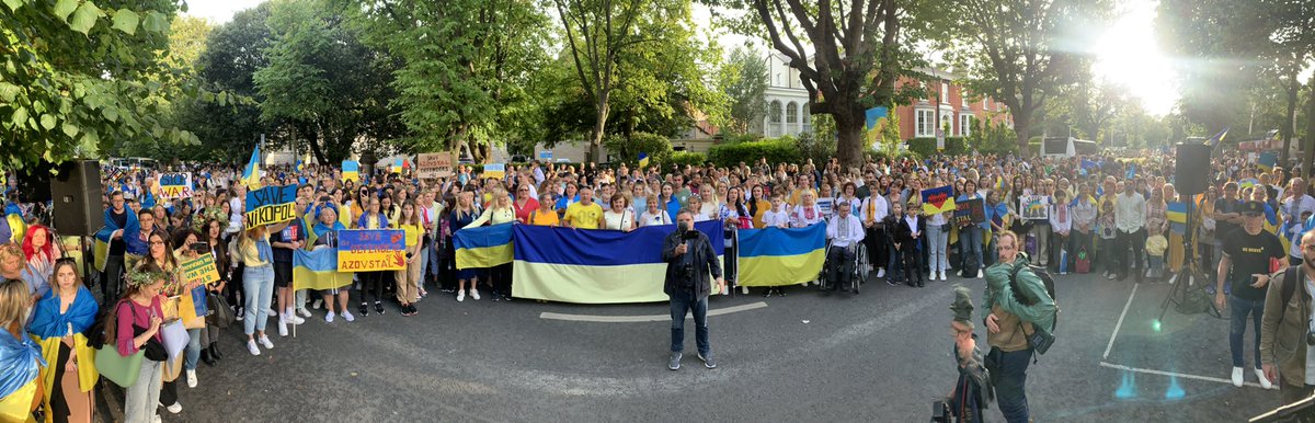 UKRinIRL's tweet photo. Almost 5000 people took the streets to celebrate the Independence Day of Ukraine in Dublin. Grateful to everyone who joined the March of Freedom to remind that we are still fighting. #IndependenceDayUkraine #StandWithUkraine https://t.co/QINDfL0nV1