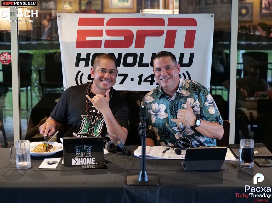 ESPNHonolulu's tweet photo. Last Call The Coach at @rubytuesday Hawaii before @CoachTimmyChang takes the field against Vanderbilt! Peep the one hand on the loco moco😂😋#readytogrind

#RubyTuesdayHawaii #TimmyChang #JohnVeneri #CallTheCoach https://t.co/Nx0fhI7H1i