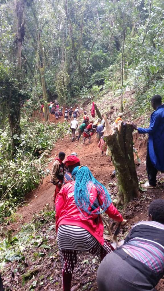 AndekCouncil's tweet photo. The people of Tinechung village in Andek Council area, mobilize in a self reliant initiative, to construct a road by HIMO, to bypass the difficult sections of their road. Youths streamed in even from Bamenda, to participate.
https://t.co/nydu7NbVjy https://t.co/v3UZk1v3fx