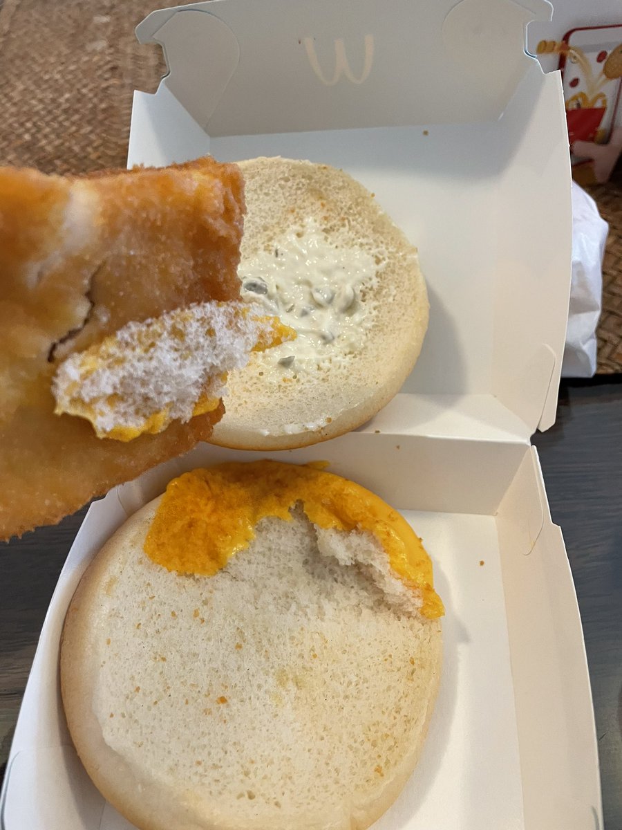JasmiminH's tweet photo. @McDMalaysia the saddest filet-o-fish I’ve ever had 😔 https://t.co/OSggVpBuLk
