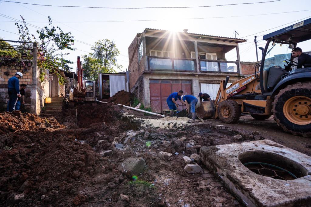 leo_pascoal's tweet photo. Querem mais boas notícias? Estamos chegando na segunda etapa da maior transformação urbana e social que Esteio já viu. Em breve vamos iniciar os trabalhos na Rua L da vila barreira! #PraFrenteEsteio https://t.co/Aq8eGtxPW4