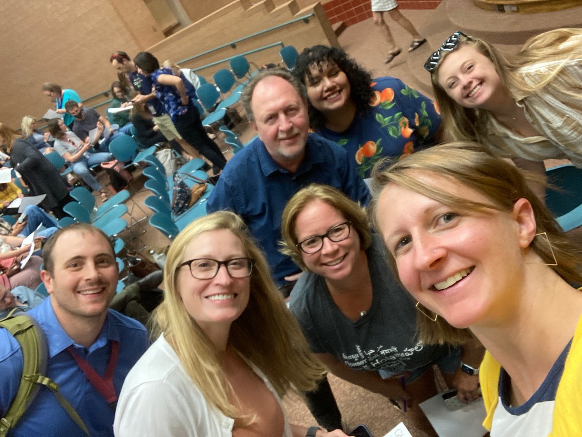 196Multilingual tweet media