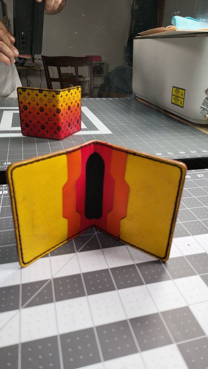Marcology1776's tweet photo. New type of #HEXWallet $HEX
Type: 6 Bi-Fold Wallet 
3 layers on each side!
Nice and thin.
Fells nice in the hand!😏
Harder to make 😮‍💨
But amazing to finish😤

Let me know what ya think #HEXicans! https://t.co/EvTLUbhi0y