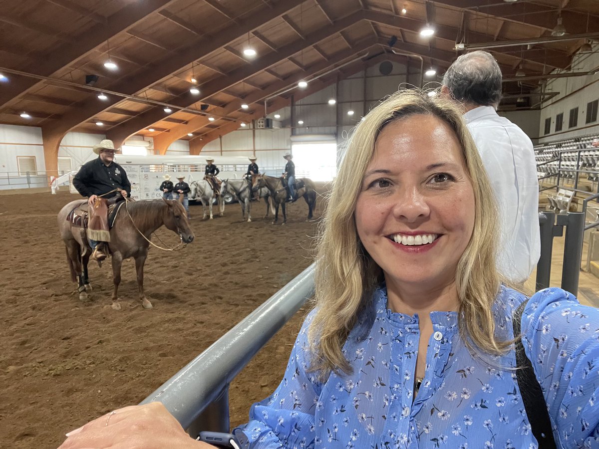 CFTCcgr's tweet photo. Arkansas is giving Georgia a run for its $ on tasty peaches @treeripepeach. Met the award winning @UniversityOfArk horse riders &amp; researchers preventing livestock disease. Tusk- the official Razorbacks mascot-was literally eating out of my hand! Important to keep Ag in mind @CFTC https://t.co/9dQQwFTvtj
