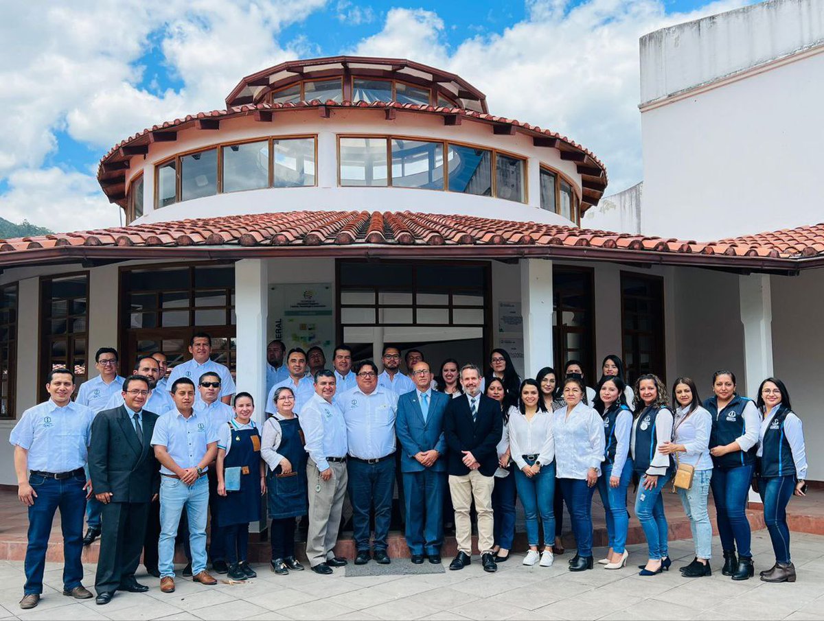 EduSuperiorEc's tweet photo. ¡Juntos transformamos la formación técnica!

Felicitamos al Instituto Superior Tecnológico Loja que, con apoyo del @BancoMundial, inauguró hoy el Laboratorio de Realidad Virtual Activar, el cual permitirá a los estudiantes de Mecánica Automotriz fortalecer su aprendizaje. https://t.co/L8HW5YJDYZ