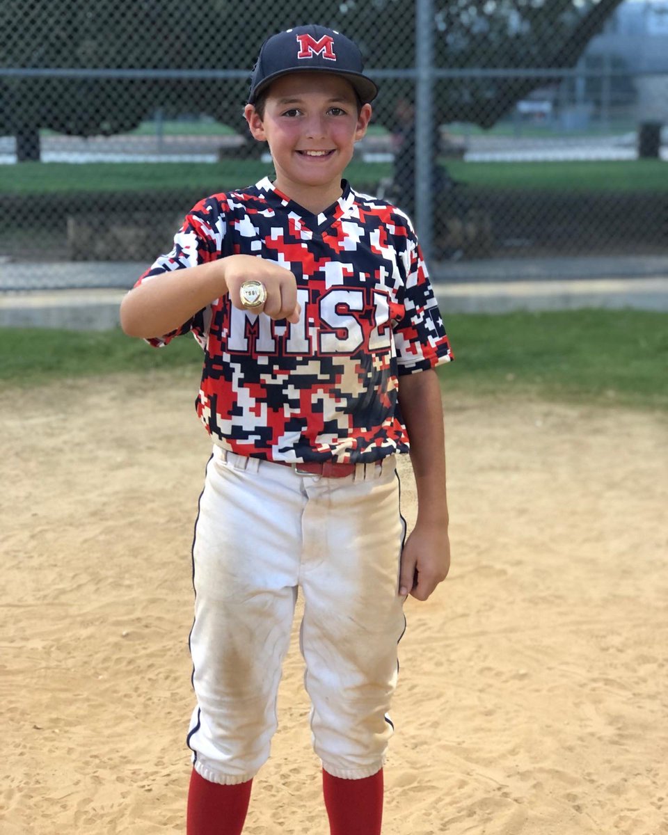 Bill_Gernenz's tweet photo. HEY SPORTS’ FANS!!

I’m taking my son to the @Rangers-@Tigers game for his birthday (he turned 13 last week).

His favorite player is @javy23baez 

Do y‘all know any tricks to getting players’ attention for autographs or pictures?? https://t.co/PhICzdZBMb