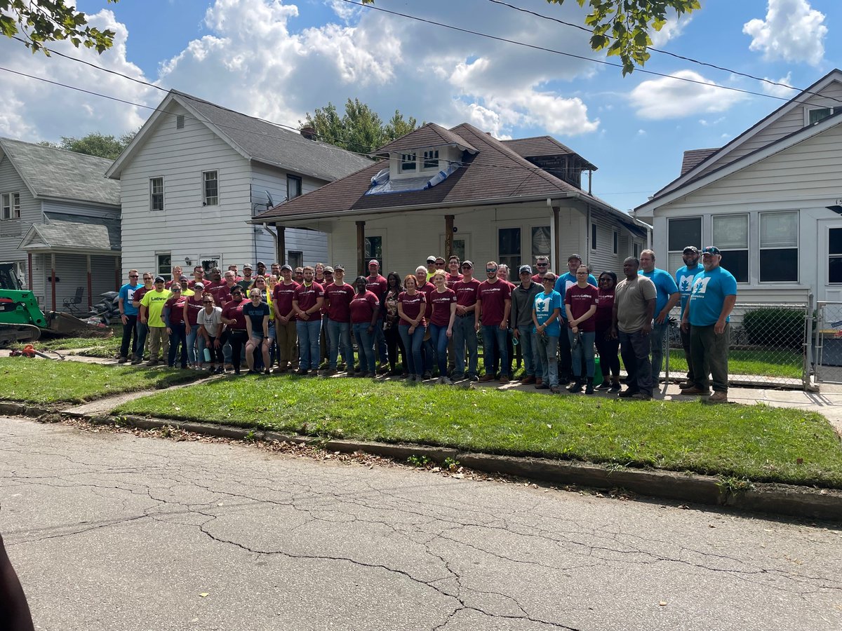Lathrop_419's tweet photo. Yesterday was an amazing day, helping enhance the curb appeal of homes in the Garfield neighborhood of East Toledo. Thank you Lathrop staff, @NWTOLEDO, @MyMetroparks, @TTownLISC, One Voice Toledo, Toledo Fence, Laibe and RAM Construction.  Your help was greatly appreciated! https://t.co/U2aIh71HXK