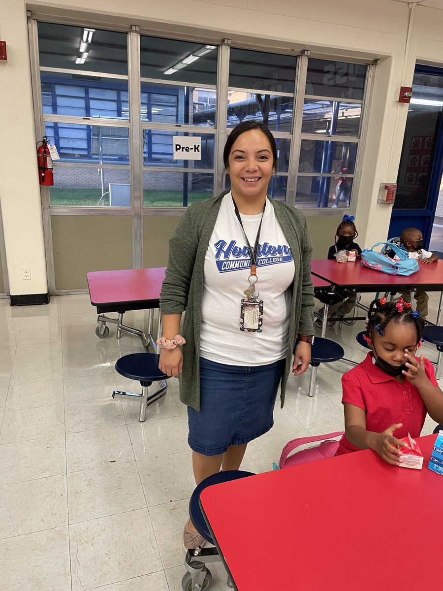 AhmeshaG's tweet photo. AVID Wednesday at @BetsyRossElem. Staff serves as exemplars in August. Students will begin in September. @HISD_AVID @HISDElementary2 @DrShanaPerry @ray4d_thebetsy @Tareese8 @EmilyMe10531515 @HISD_Wraparound @Teacher_Toya @CharitySpears @Brainmogul95 @peggyelder1967 @RossES_Art https://t.co/UTBvKCQwwI