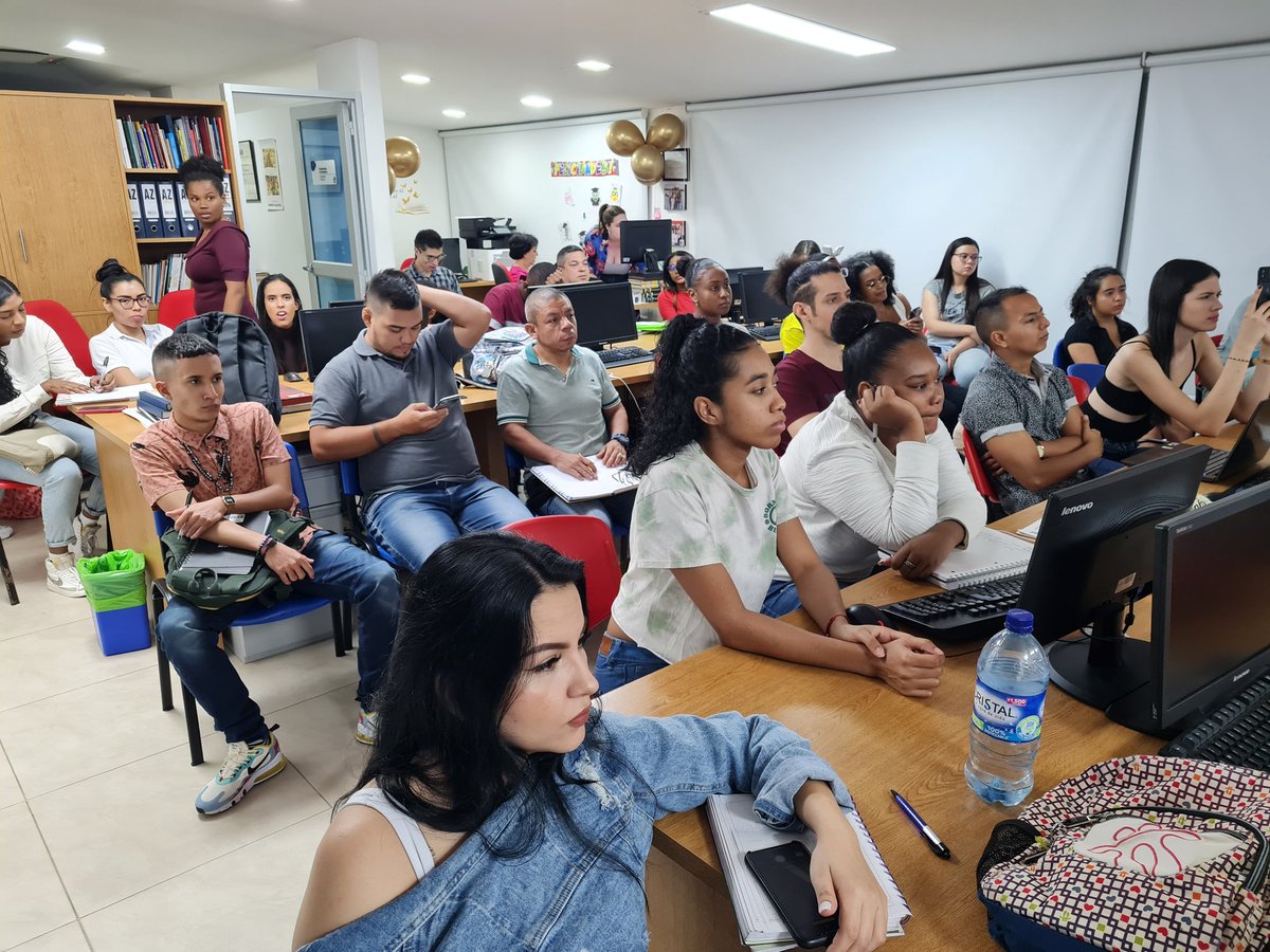 facultadhya's tweet photo. #Masterclass | Cómo divulgar el informe final de la @ComisionVerdadC, con nuestro invitado Héctor Fabio Mosquera.
@zucchero86 @usantiagodecali @olgabehar1 @CarolinaArdilaB
#HayFuturoSiHayVerdad https://t.co/lRYT88RHeK
