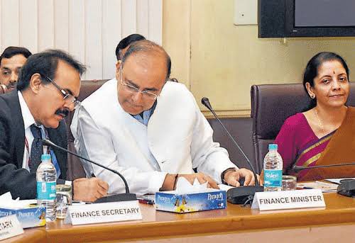 MayaramArvind's tweet photo. Remembering Arun Jaitley 🙏💐- One of the finest human beings, he had an immense capacity to grasp the logic and facts of complex economic issues very quickly and then present them in his brilliant analytical style. His understood FinMin’s role in the mgt of the economy clearly. https://t.co/C1v3AqrkAc