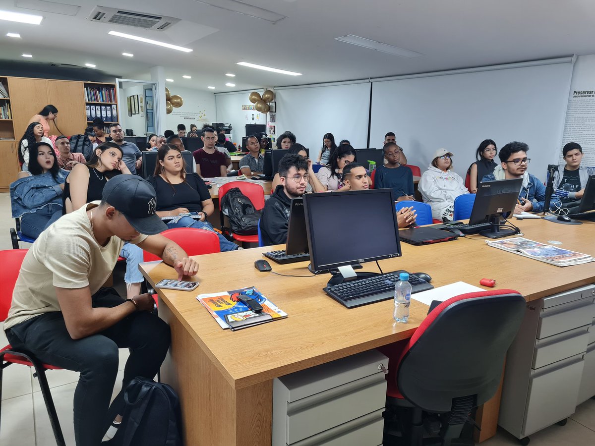 facultadhya's tweet photo. #Masterclass | Cómo divulgar el informe final de la @ComisionVerdadC, con nuestro invitado Héctor Fabio Mosquera.
@zucchero86 @usantiagodecali @olgabehar1 @CarolinaArdilaB
#HayFuturoSiHayVerdad https://t.co/lRYT88RHeK