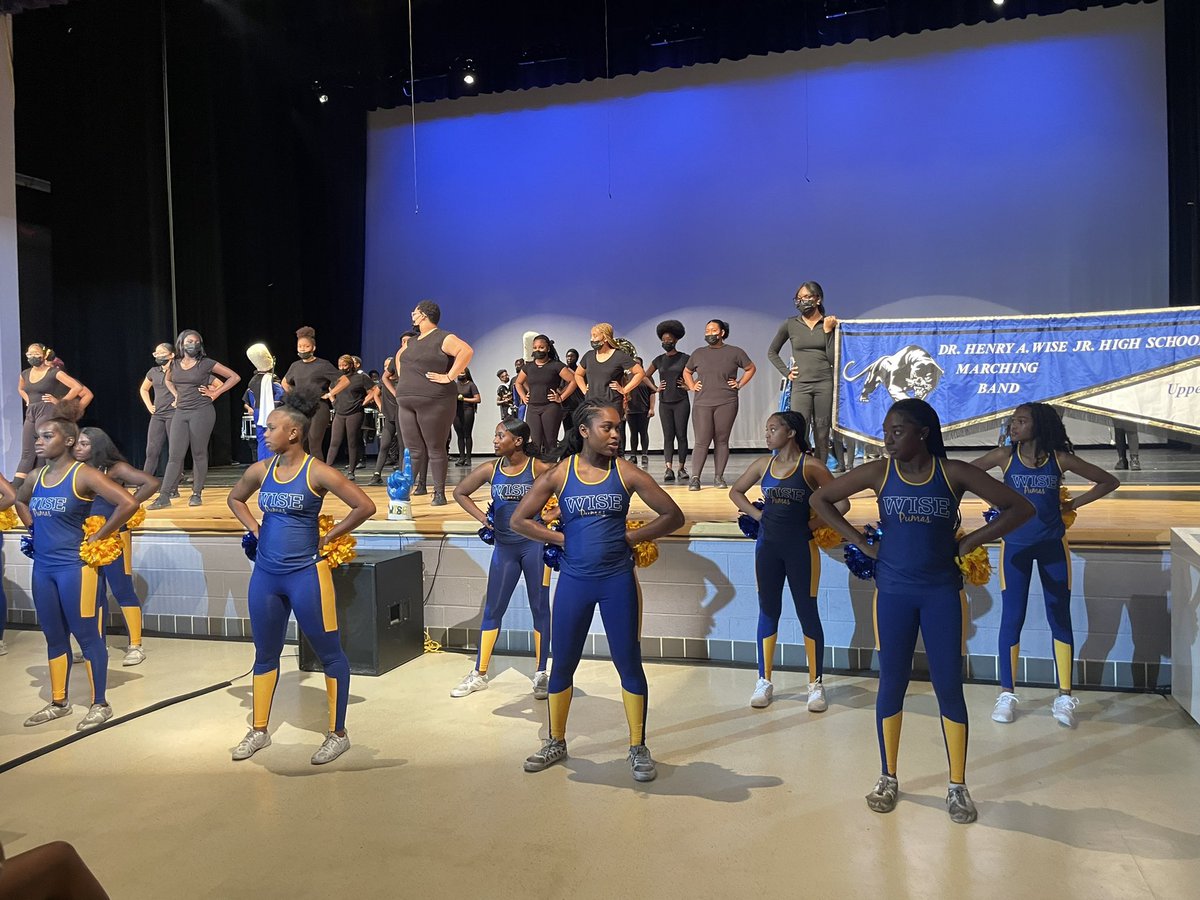 ap_gasaway's tweet photo. Parent Orientation 2022 in the books🙌🏾!!  Thank you to ALL that assisted this evening!! So glad to see my colleague and parent @TheFabDrNab 
Thanks again @wisehspumas @WisePumaSports @Wise_Cheer @TWashington_AP https://t.co/sU5JjeoIiH
