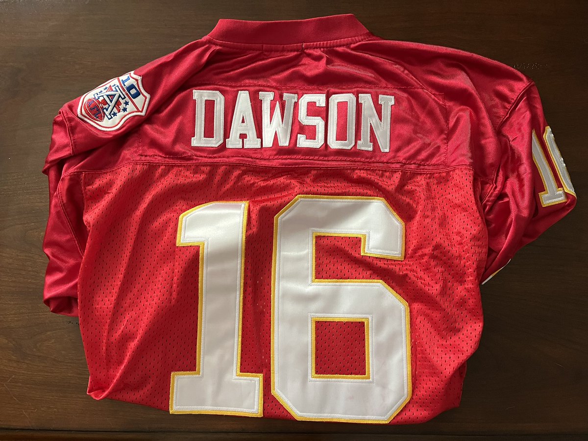 ChrisMeggs_'s tweet photo. I have a lot of great memories of Len Dawson as a player and coworker at @kmbc. His is the only @NFL jersey I own. He was kind, gracious and even helped me with impromptu putting lessons in the newsroom. RIP Len. @Chiefs #ChiefsKingdom #LenDawson https://t.co/MHJ8oWKsSW